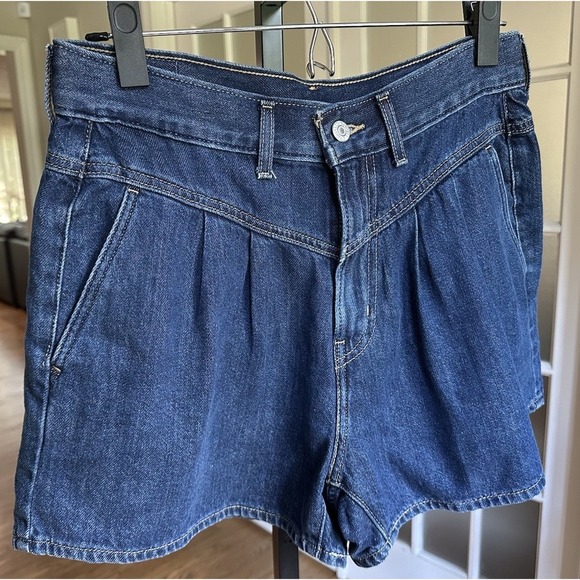 Levi's Women's High Rise Pleated Denim Shorts Size 28 Blue Jean Vintage Style - Picture 2 of 7